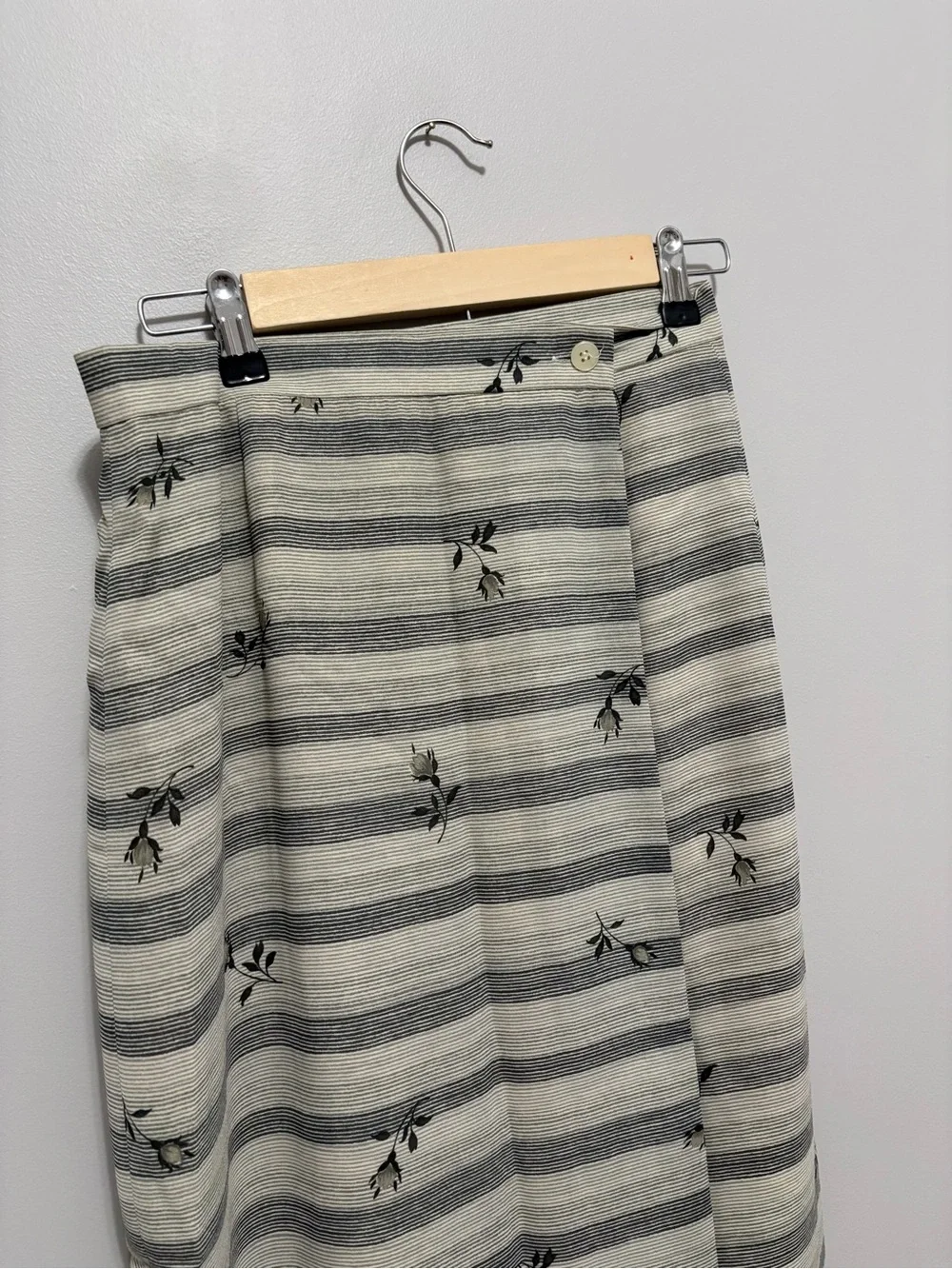 Vintage 90’s Chaus Preppy Wrapped Striped Gray & Cream Floral Skirt